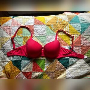 VICTORIAS SECRET PINK RED WEAR EVERWHERE LIGHTLY LINED BRA SIZE 32DD